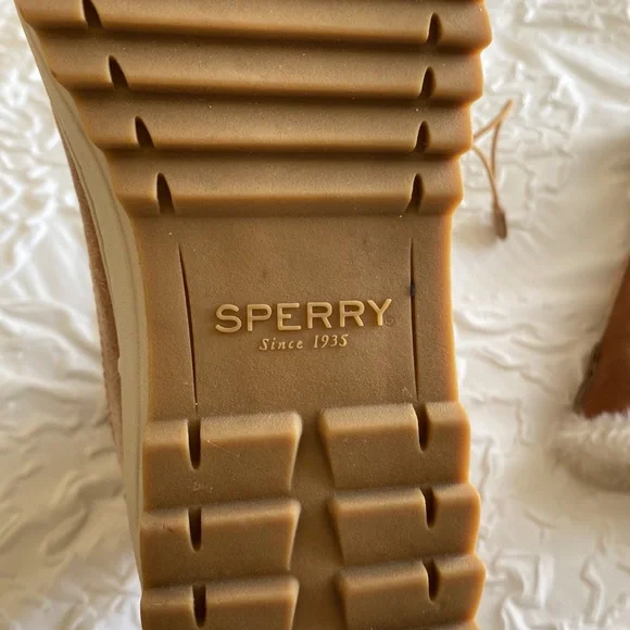 Ladies Sperry boots - Picture 5 of 6